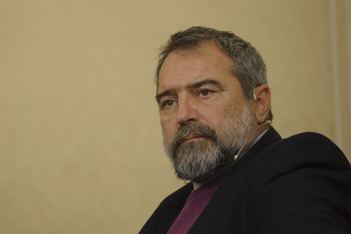 Темите газ и оръжие няма да съборят правителството Това прогнозира в